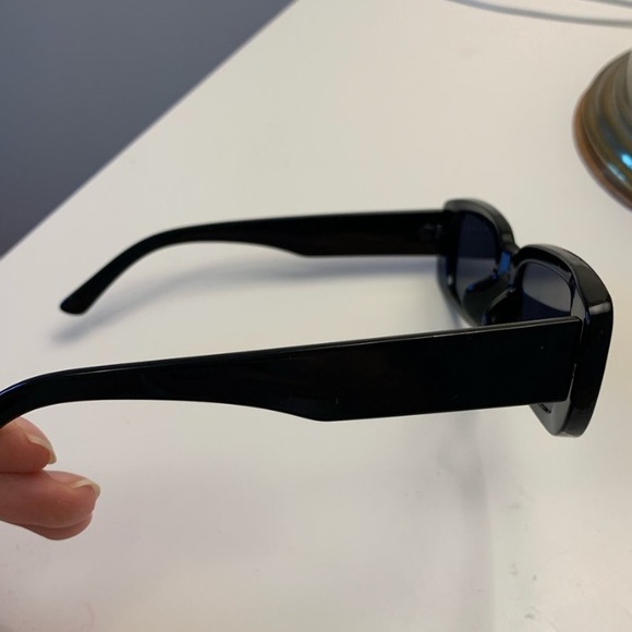 90’S INSPIRED BLACK SUNGLASSES - Picture 3 of 4